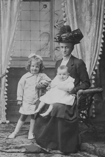 My great grandmother with my mothe, 1915 approx.